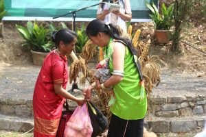 Exchanging of seed among the 11 communities. (EM Images)