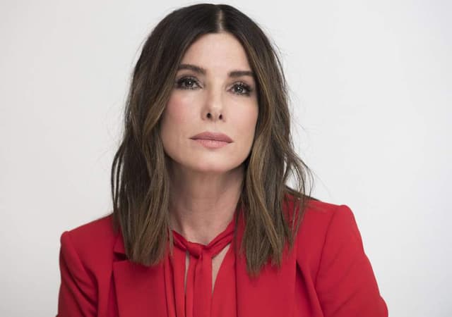 Sandra Bullock allows Maisie Williams to ‘raid Mama’s closet anytime’