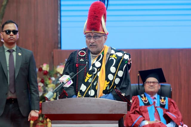 Vice president urges Nagaland University graduates to lead with character, reject drugs