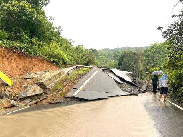 No entry: Meriema youth ban government vehicles over NH-2 repair delays