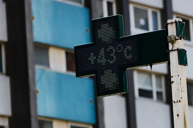 Red alert over France, heat that may rewrite record books