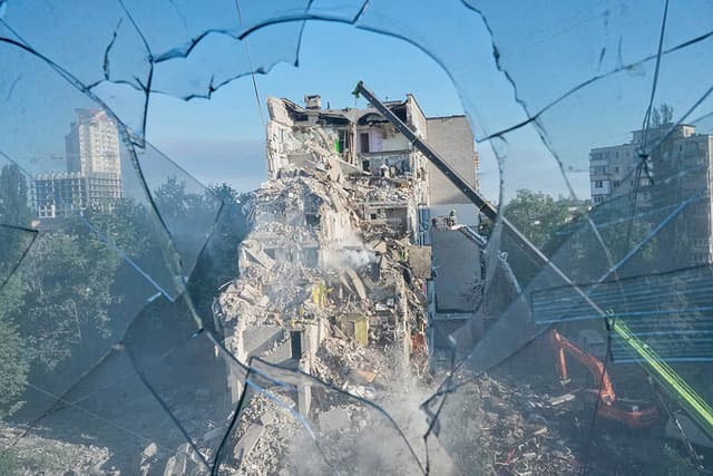 Major Russian attack kills 20 in Kyiv as Ukrainian strikes batter Moscow's oil sector