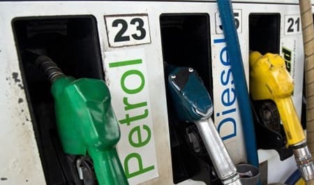 Nayara Energy cuts petrol prices by INR 5, diesel INR Rs 3 as crude oil eases