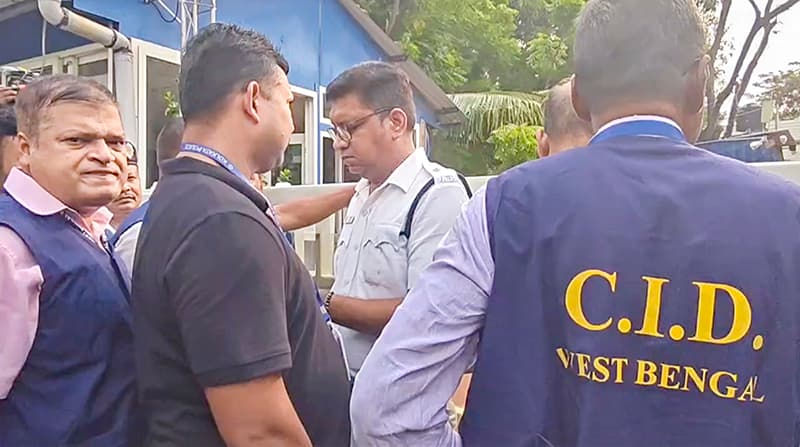 CID enters Mamata's Kalighat residence-cum-party office in 'forged signature' probe
