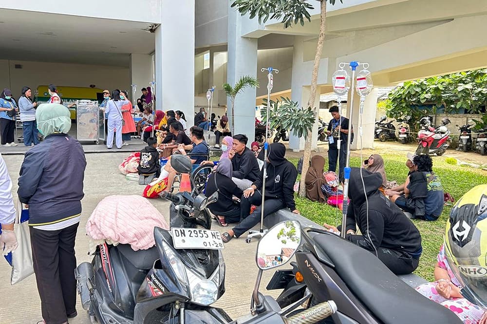 6.7 magnitude earthquake shakes part of Indonesia, causing damage, injuries