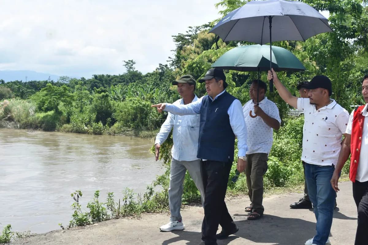 Minsiter Zhimomi inspects rain-damaged road in Niuland