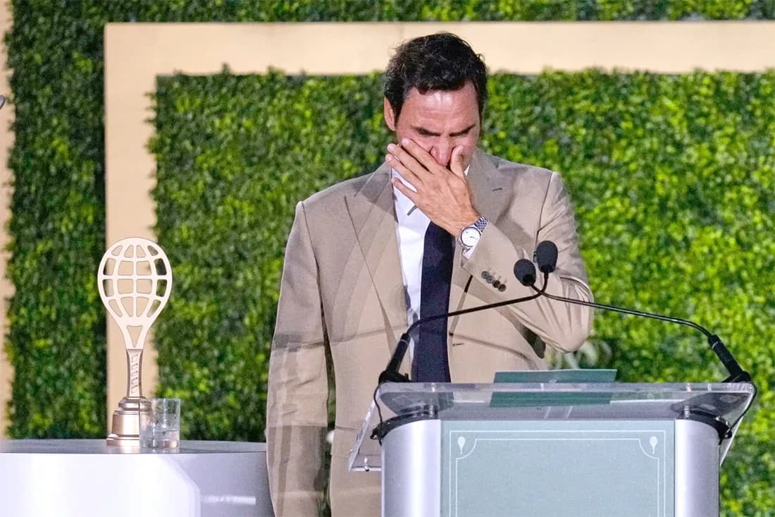 Federer in tears during induction into Tennis Hall of Fame