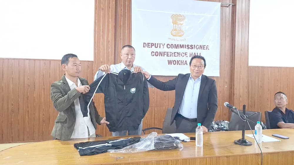 Wokha distributes tracksuits ahead of Nagaland Games